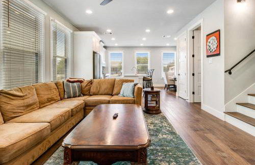 Downtown home with WiFi, central AC, furnished rooftop deck, and full kitchen - Foto 3