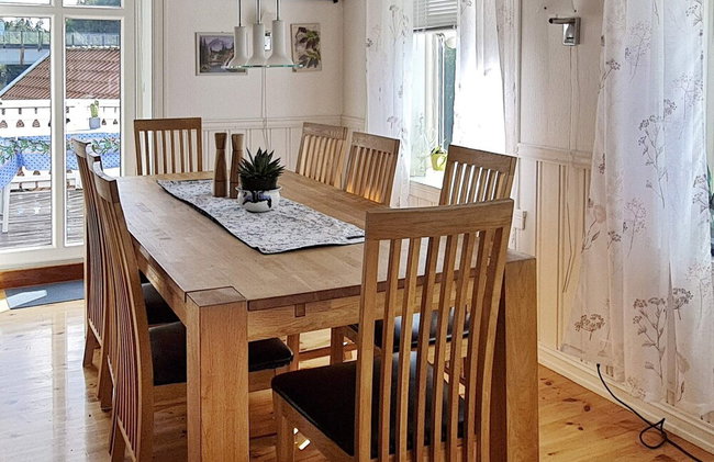 8 Person Holiday Home in Lindas - Foto 15