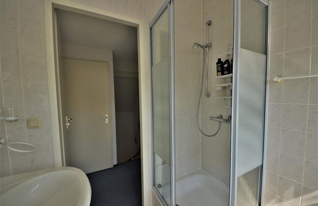 Lively Bungalow on the Water - Photo 16