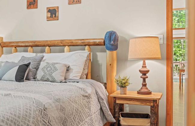 Lake + Pool Access, Game Room, Firepit, Deck Tawny and Peaceful by Avantstay - Foto 28