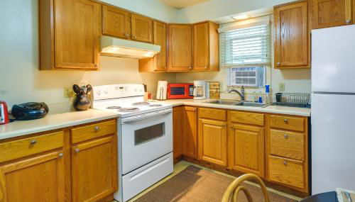 Quaint Cody Cottage with Grill Walk to Downtown! - Foto 3