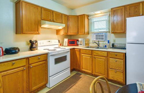 Quaint Cody Cottage with Grill Walk to Downtown! - Foto 3