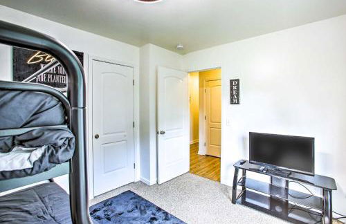 Charming Springfield Escape with Furnished Deck - Foto 20