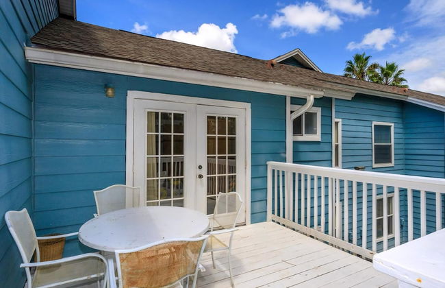 Villas at Island Club Community, Pools, Jacuzzi and More! - Photo 25