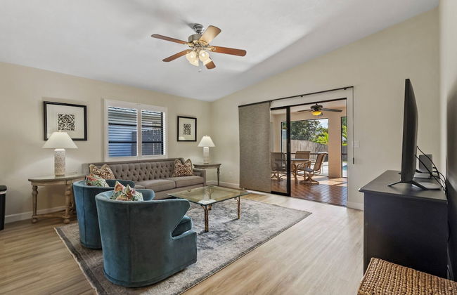 Avanti Vacation Rental, Relaxing 3-BR Retreat with Private Pool Minutes from Vanderbilt Beach and Delnor-Wiggins State Park. Enjoy Southern Exposure, BBQ Area, and Pet-Friendly Comfort - Foto 10