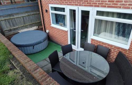 Stunning Five Bedroom Holiday Home in Chartham Canterbury with Hot Tub - Foto 33