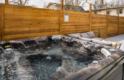 Wild West Disco Haus 2! New Hot Tub, Patio + Gym - Foto 27