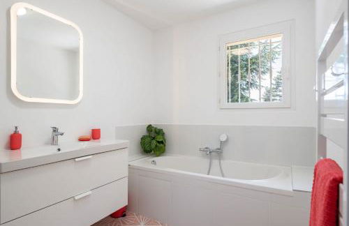 La Saulière - Family house with zen and trendy decoration - Photo 13