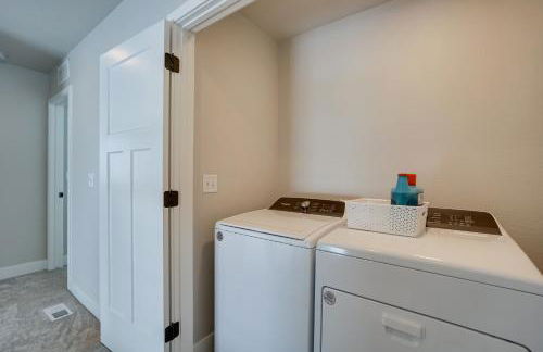 Family-Friendly Townhome about 2 Mi to Windsor Lake! - Foto 30