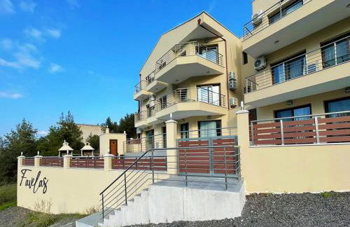 Favelas Luxury Apartments - Photo 39