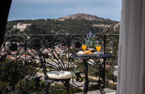 Elegant Hvar town villa with pool - Photo 23