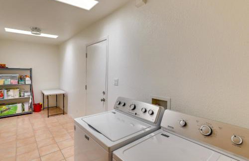 Bright Tucson Home with Patio By Rillito River Path! - Foto 20