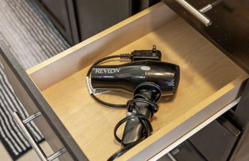 Beautiful Apt in Downtown W/ Pool | Parking - Foto 48