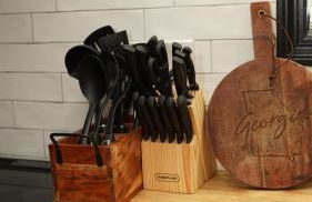 A Cabin in the City with a 5 Star Lush Backyard - Foto 21