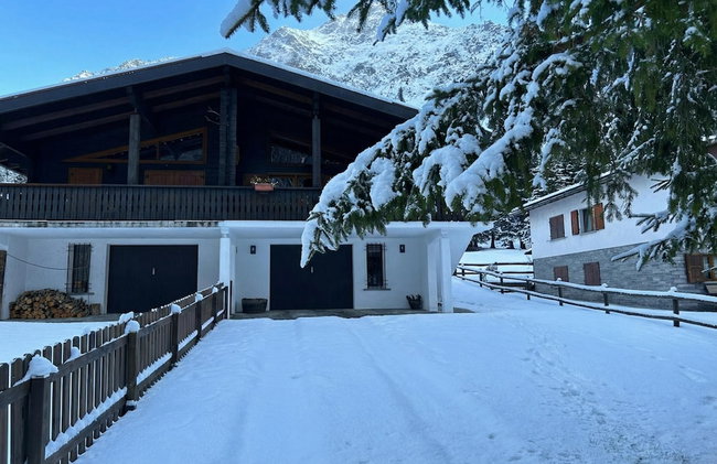 Chalet Soleada With Fireplace and Terrace for 5 - Photo 23
