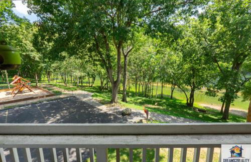 3BR Condo with Lake View - Trout Fishing - Playground - 2 Pools - Stairs Required - FREE TICKETS INCLUDED - PR69-9 - Foto 19
