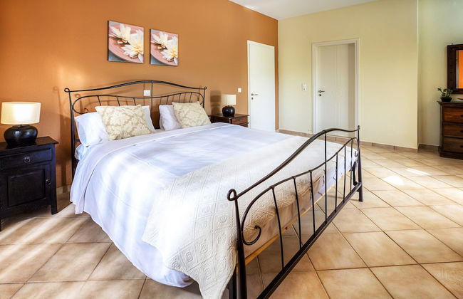 Spacious Villa with Private Pool & Outside Bar near Sea in Sisi - Foto 2