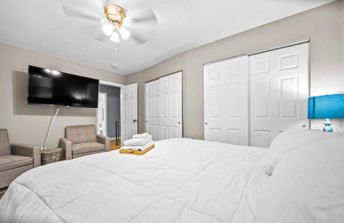 Spacious 2 Bedroom Townhome by StayLage - Foto 11