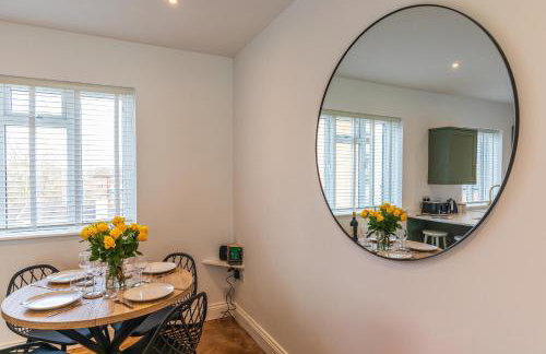 Spacious 2-Bed Flat with Panoramic Views - Foto 20