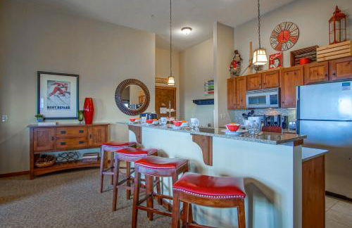 3 bedroom, 2 Full Baths, Slope Side Outdoor Hot Tubs on Site Ski Lift overlook - Foto 13