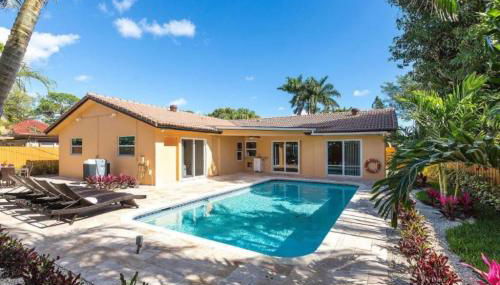 Beautiful Villa 4 BD 3 BA with Heated Private Pool, Close to Beach - Foto 2, sunbed