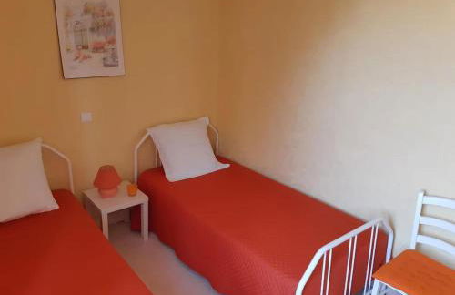 Spacious family home with countryside views - Photo 35