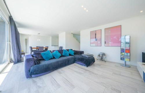 Black Pool House just 10 minutes away from the beach - Foto 27