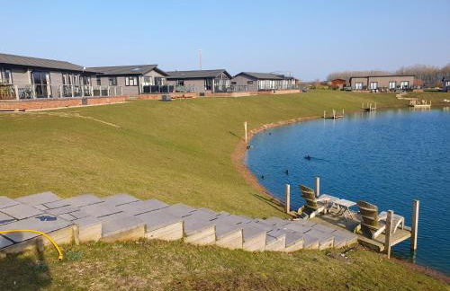 Routh 2-Bed Luxury Lodge Hot Tub & Lake View - Foto 6