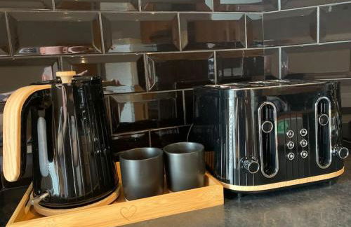 Fantastic Large 2 X Bedroom Flat, Free Parking - Photo 18