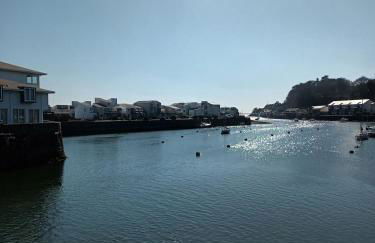 2 Bedroom Harbour Apartment - Photo 8