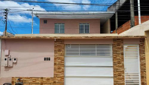 Apt com ótima localização, com Wi-fi, próximo do Shopping e Aeroporto - Foto 1