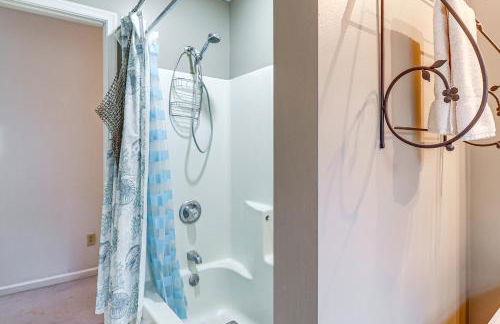 Spacious Trappe Getaway with Outdoor Pool and Gazebo! - Foto 22