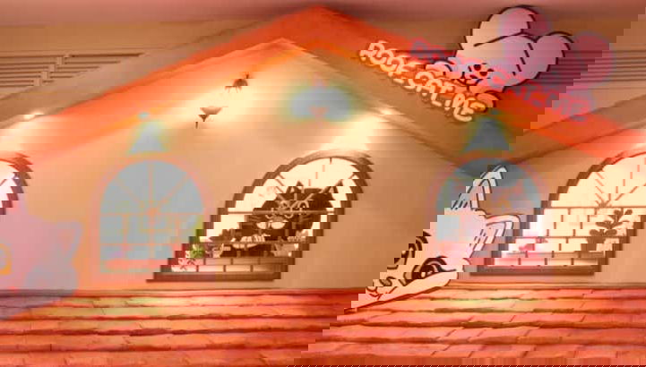 Entrada a la cafetería Roof Cat Me