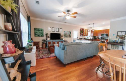 Cozy Cottage - Walk to Campus, Stadium, Downtown - Foto 37