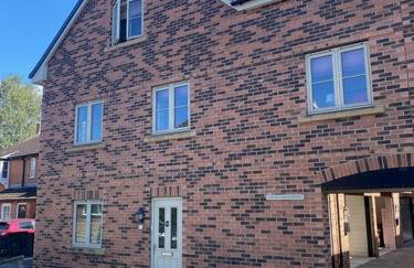 Elegant 2BD Townhouse in Thirsk: Cozy & Stylish - Photo 12