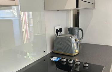 Stunning 1-bedroom annexe flat with own entrance near London - Photo 5