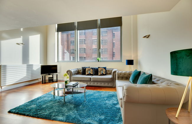 Crown Apartments By Week2Week - Photo 1