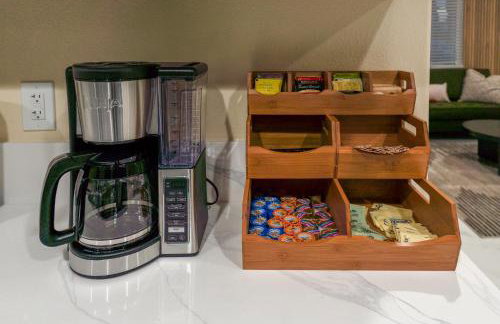 Spacious Disneyland Getaway I Game Room, King Suites & EV Access I Sleeps 14 - Foto 7