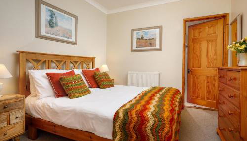 The Roundhouse - Photo 2, wardrobe