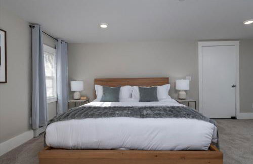 Updated Family-sized Home in Heart of Rutland, Near Slopes, EV Level 2, Hot Tub - Photo 30