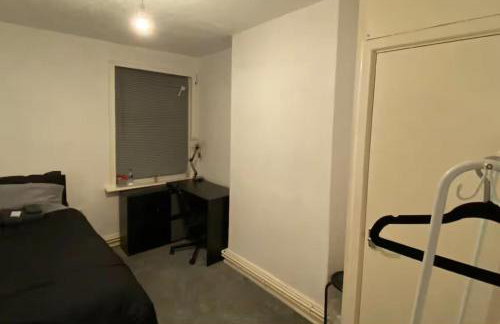 Cosy 2 Bed House - Sleeps 3 Parking & Garden - Foto 13