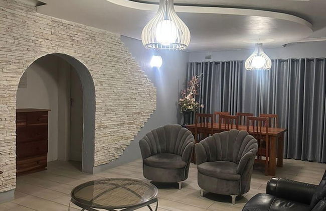 Lovely 3 bed in Selborne Park With Pool - 2234 - Foto 1