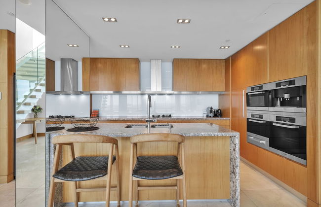 Reflection Tower Two - Foto 47