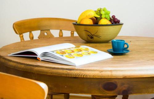 Pet Friendly Apartment with Rural Views & Parking - Foto 11