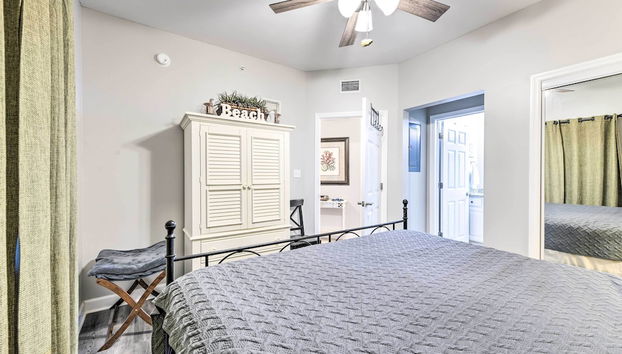 Oceanfront Panama City Beach Condo w/ Pool Access - Foto 3, Interior