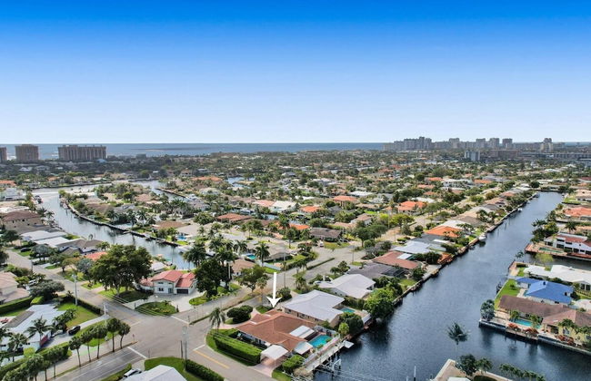 Luxe 4BR Waterfront w Htd Pool 5min to Beach - Foto 48