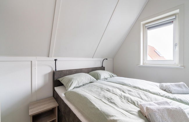 Luxurious Holiday Home With Parking - Photo 10