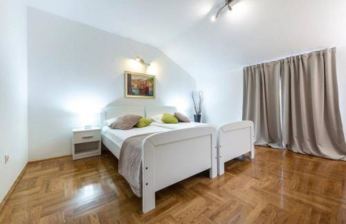 Vila Vergatum-privacy,gym,billiards,table tennis - Foto 37