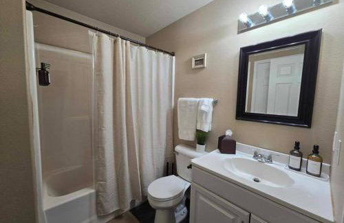 4 bedroom pet friendly grill under 5 min to airport and Choctaw Casino - Foto 11