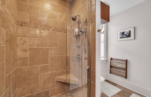 Moore on Main - Foto 13